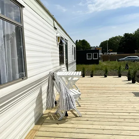 Lucy Duzy Kempingowy - Camp Spot 营地 Chałupy