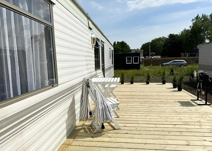 Lucy Duzy Kempingowy - Camp Spot 营地 Chałupy